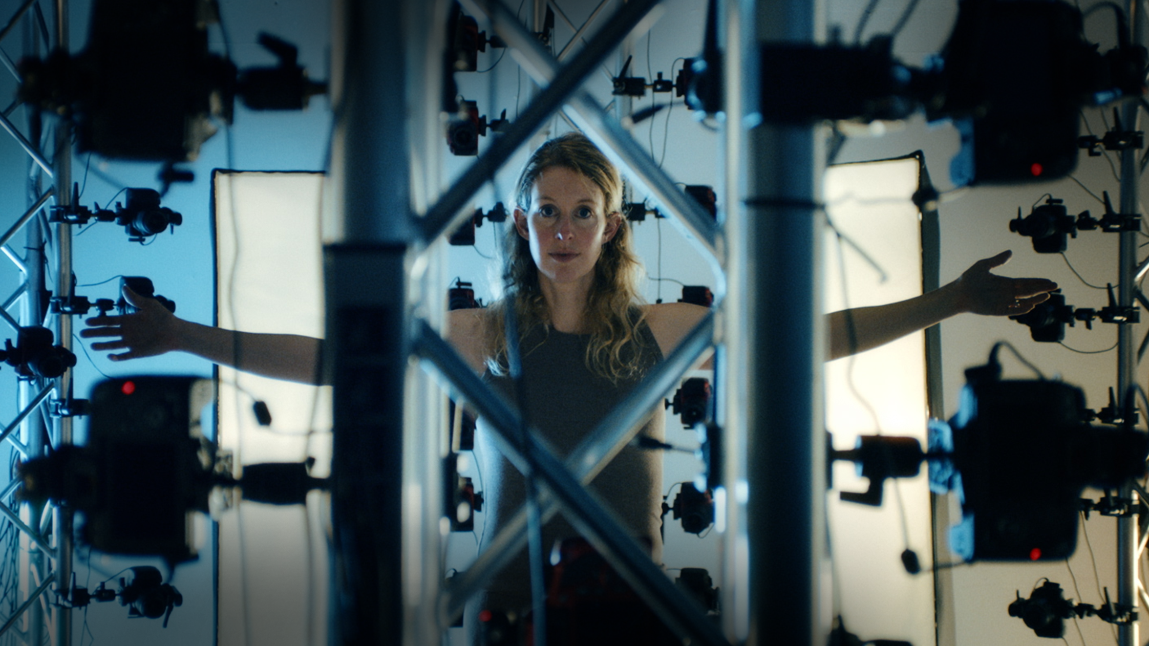 You Can See Everything predstavuje trailer s Elizabeth Holmesovou